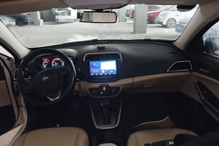 Used Ford Escort 2015 1.5L Automatic Comfort Edition Center Console