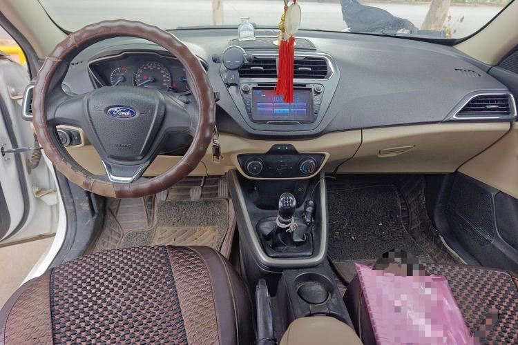 Used Ford Escort 2015 1.5L Manual Comfort Model Center Console