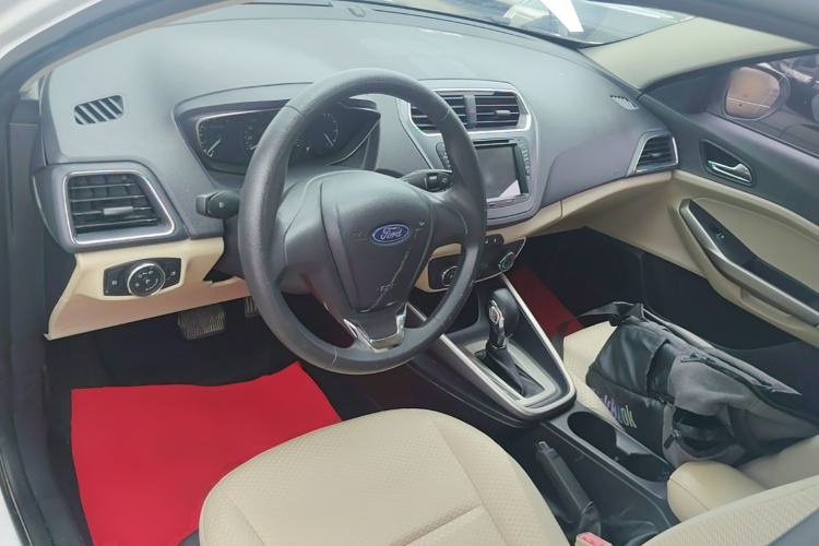 Used Ford Escort 2015 1.5L Automatic Comfort Edition Center Console