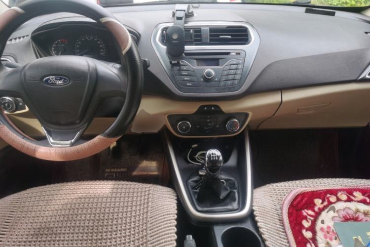 Used Ford Escort 2015 1.5L Manual Comfort Model Center Console