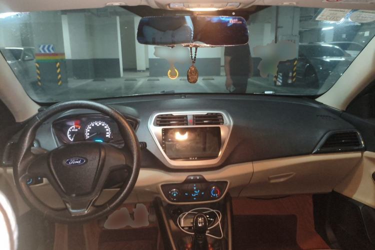Used Ford Escort 2015 1.5L Manual Comfort Model Center Console