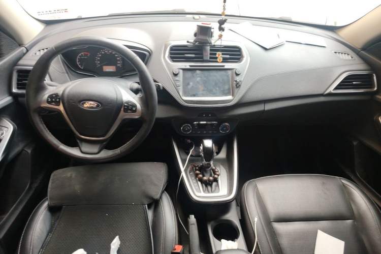 Used Ford Escort 2015 1.5L Automatic Fashion Model Center Console