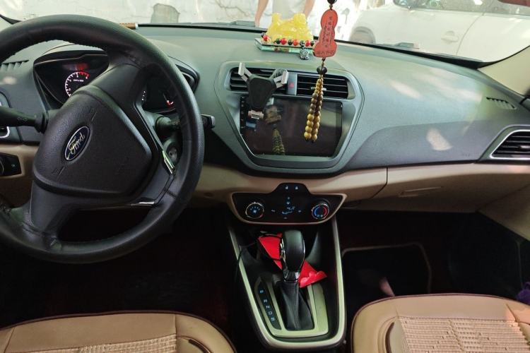 Used Ford Escort 2015 1.5L Automatic Comfort Edition Center Console