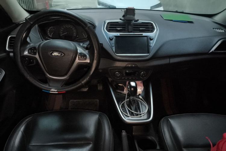 Used Ford Escort 2015 1.5L Automatic Fashion Model Center Console
