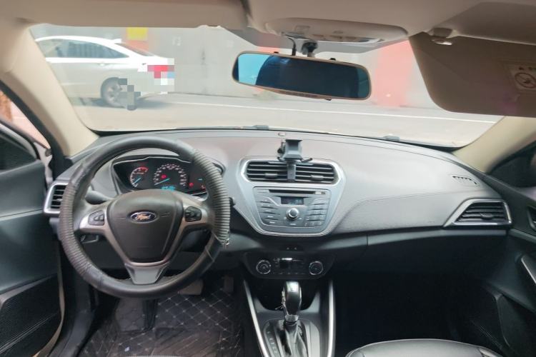 Used Ford Escort 2015 1.5L Automatic Fashion Model Center Console