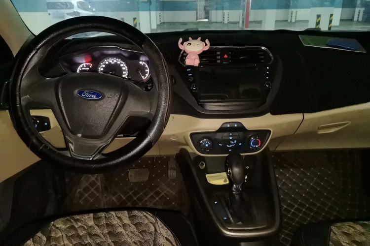 Used Ford Escort 2015 1.5L Automatic Comfort Edition Center Console