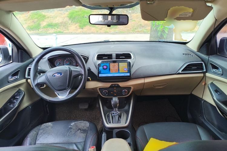 Used Ford Escort 2015 1.5L Automatic Comfort Edition Center Console