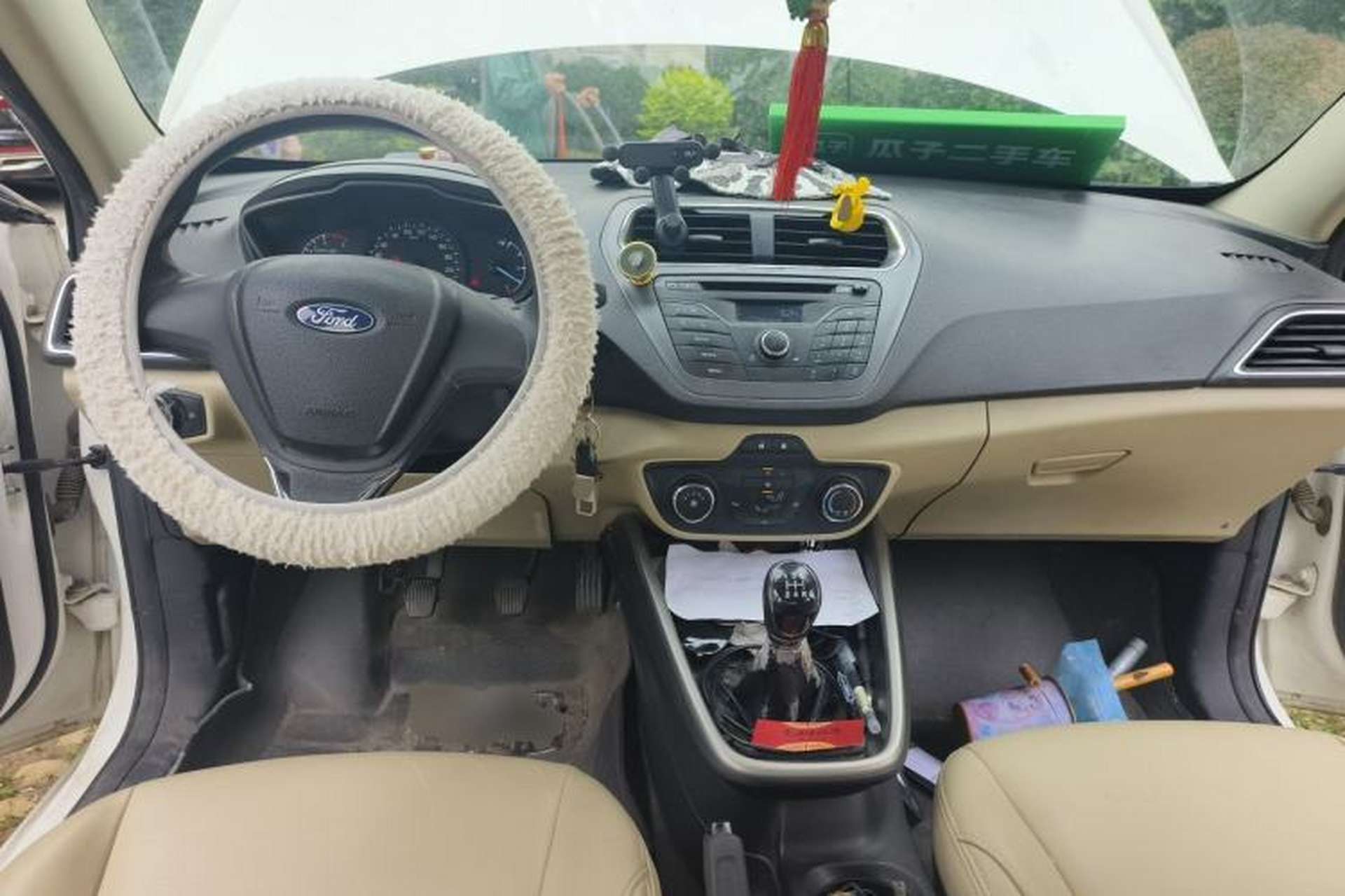 Used Ford Escort 2015 1.5L Manual Comfort Model Center Console
