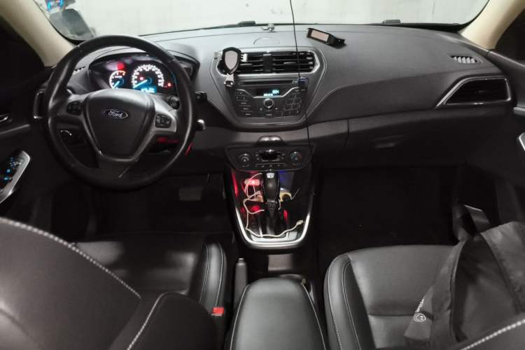 Used Ford Escort 2015 1.5L Automatic Fashion Model Center Console