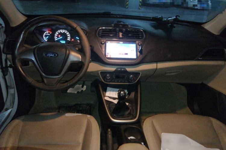Used Ford Escort 2015 1.5L Manual Fashion Edition Center Console