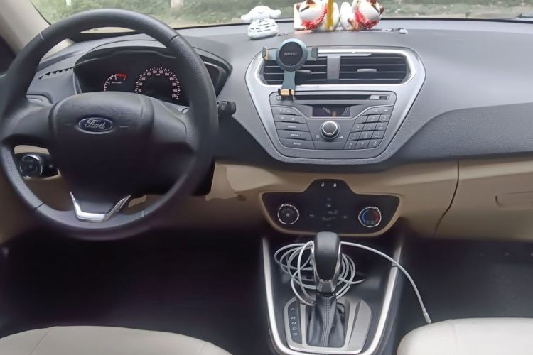Used Ford Escort 2015 1.5L Automatic Comfort Edition Center Console