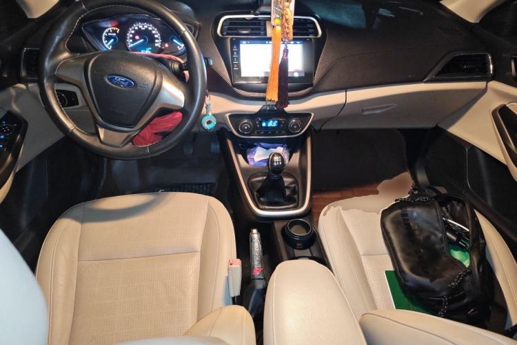 Used Ford Escort 2015 1.5L Manual Fashion Edition Center Console