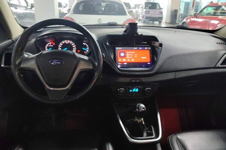 Used Ford Escort 2015 1.5L Manual Fashion Edition Center Console