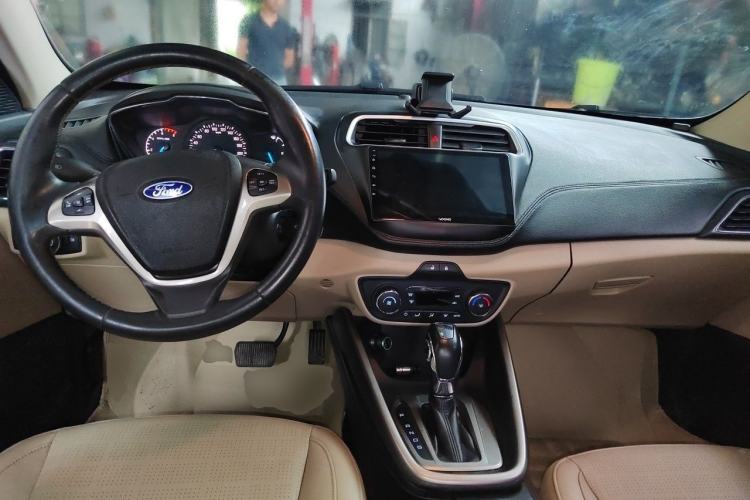 Used Ford Escort 2015 1.5L Automatic Fashion Model Center Console