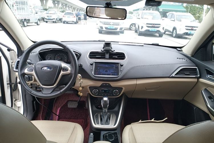 Used Ford Escort 2015 1.5L Automatic Fashion Model Center Console