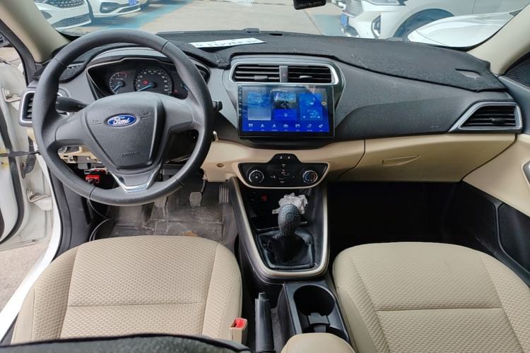 Used Ford Escort 2015 1.5L Manual Comfort Model Center Console