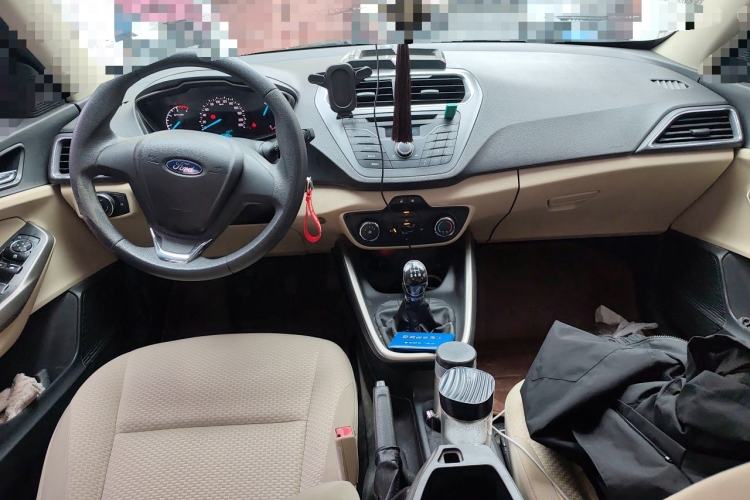Used Ford Escort 2015 1.5L Manual Comfort Model Center Console