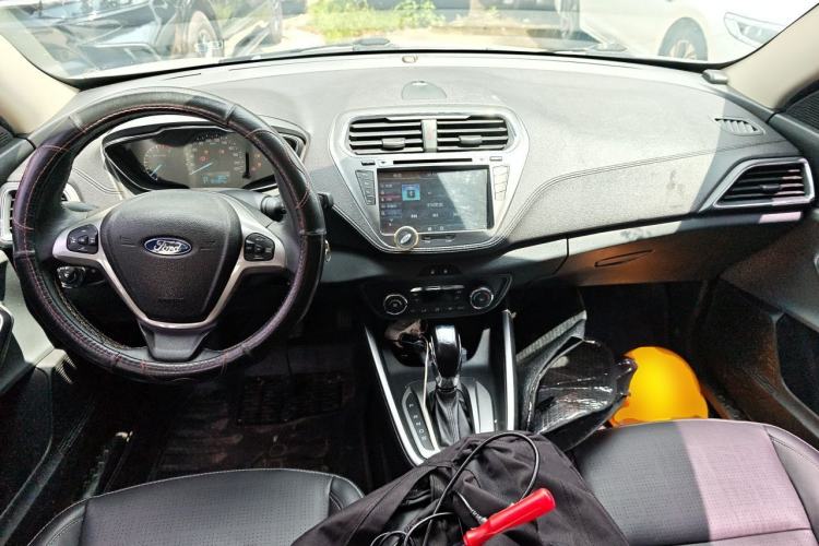 Used Ford Escort 2015 1.5L Automatic Fashion Model Center Console