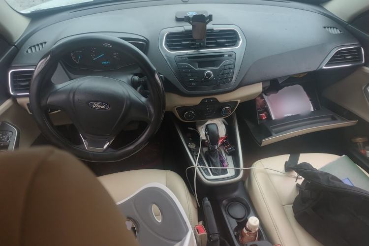 Used Ford Escort 2015 1.5L Automatic Comfort Edition Center Console