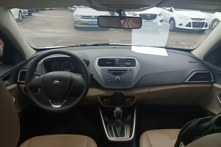 Used Ford Escort 2015 1.5L Automatic Comfort Edition Center Console