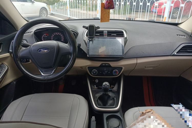 Used Ford Escort 2015 1.5L Manual Comfort Model Center Console
