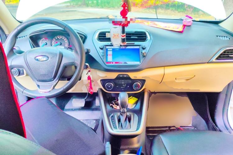 Used Ford Escort 2015 1.5L Automatic Comfort Edition Center Console
