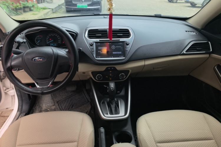 Used Ford Escort 2015 1.5L Automatic Comfort Edition Center Console