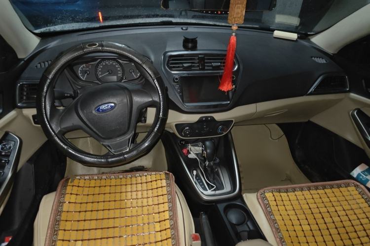 Used Ford Escort 2015 1.5L Automatic Comfort Edition Center Console