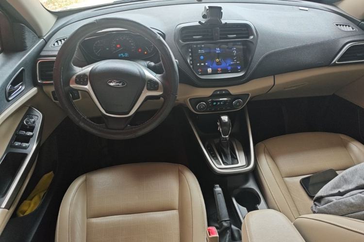 Used Ford Escort 2015 1.5L Automatic Fashion Model Center Console