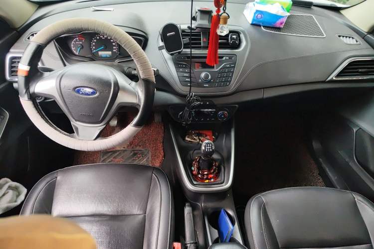 Used Ford Escort 2015 1.5L Manual Fashion Edition Center Console