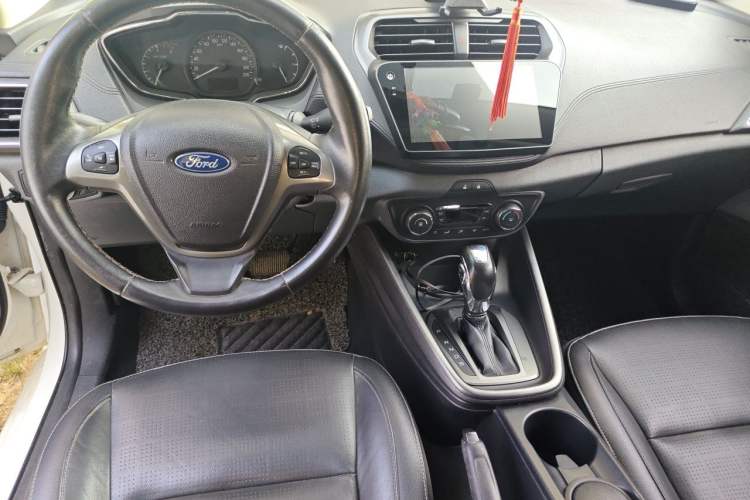 Used Ford Escort 2015 1.5L Automatic Fashion Model Center Console