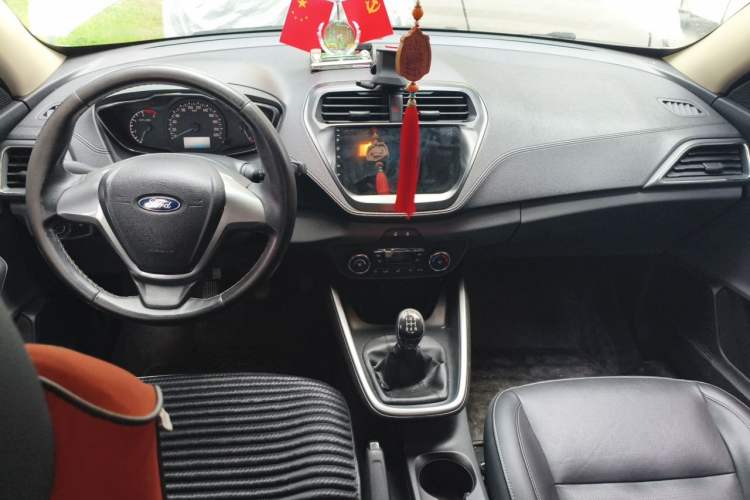 Used Ford Escort 2015 1.5L Manual Fashion Edition Center Console