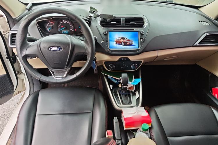 Used Ford Escort 2015 1.5L Automatic Comfort Edition Center Console