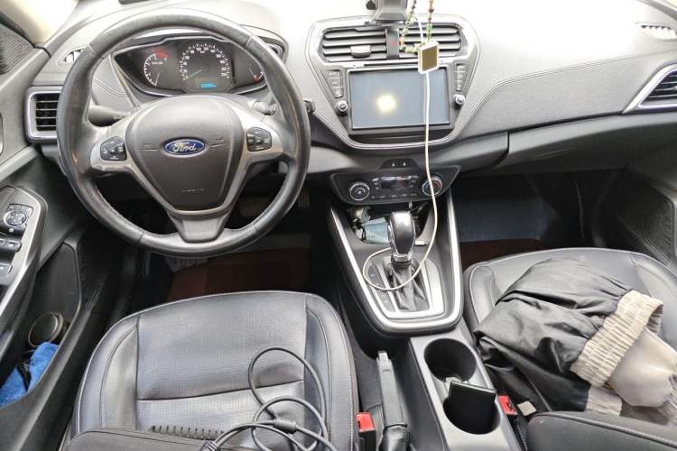 Used Ford Escort 2015 1.5L Automatic Fashion Model Center Console