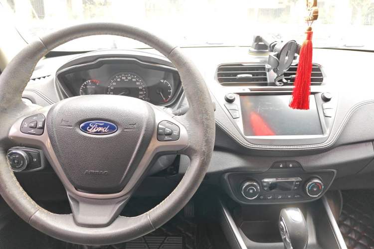Used Ford Escort 2015 1.5L Automatic Fashion Model Center Console