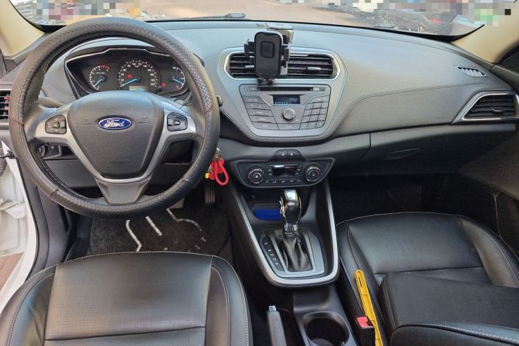 Used Ford Escort 2015 1.5L Automatic Fashion Model Center Console