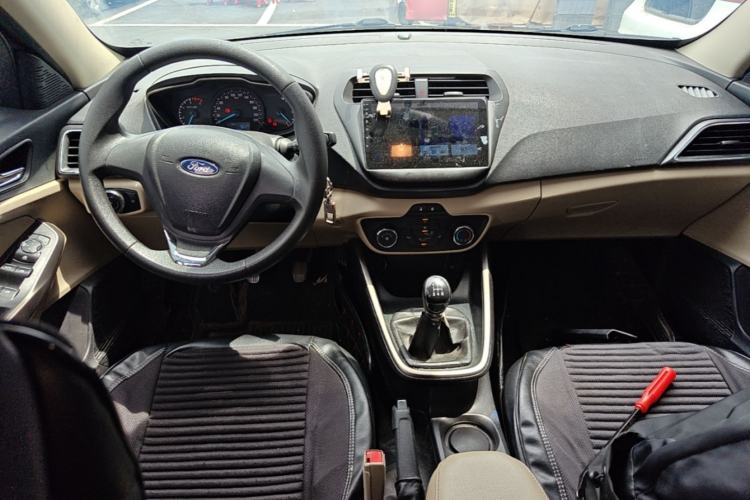 Used Ford Escort 2015 1.5L Manual Comfort Model Center Console