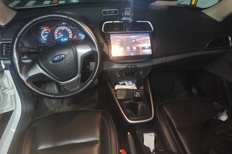 Used Ford Escort 2015 1.5L Manual Fashion Edition Center Console