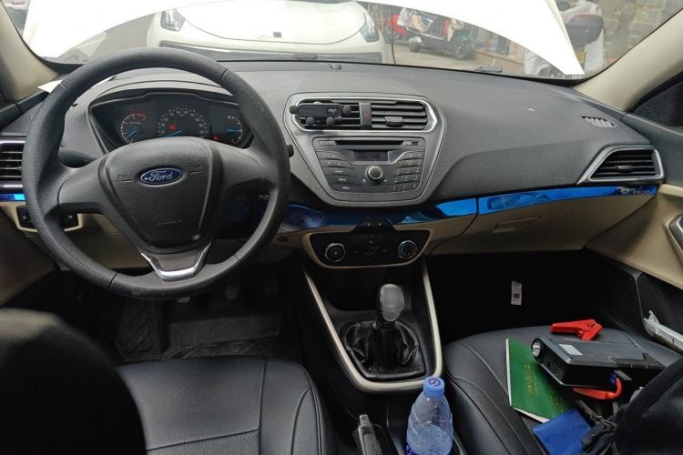 Used Ford Escort 2015 1.5L Manual Comfort Model Center Console