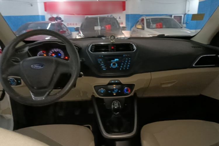 Used Ford Escort 2015 1.5L Manual Comfort Model Center Console