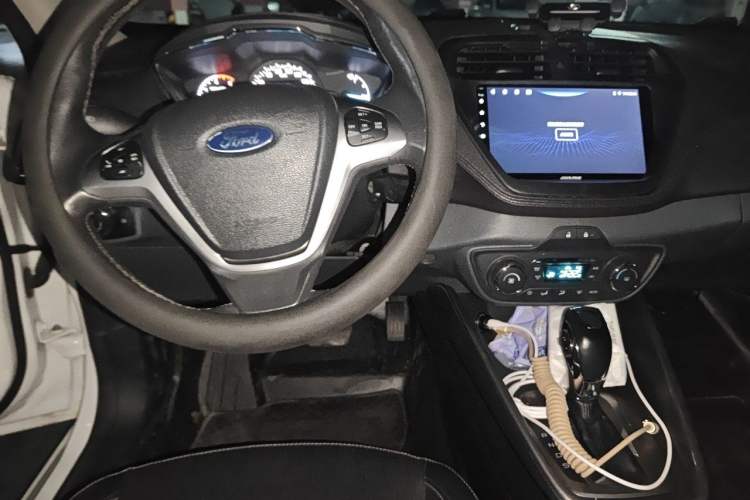 Used Ford Escort 2015 1.5L Automatic Fashion Model Center Console