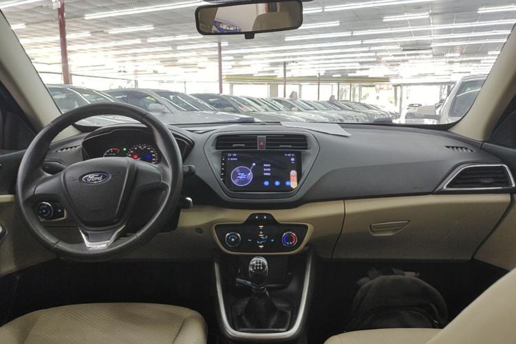 Used Ford Escort 2015 1.5L Manual Comfort Model Center Console