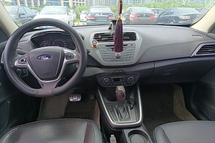 Used Ford Escort 2015 1.5L Automatic Fashion Model Center Console