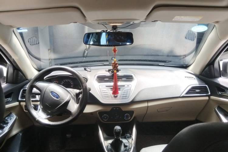 Used Ford Escort 2015 1.5L Manual Comfort Model Center Console