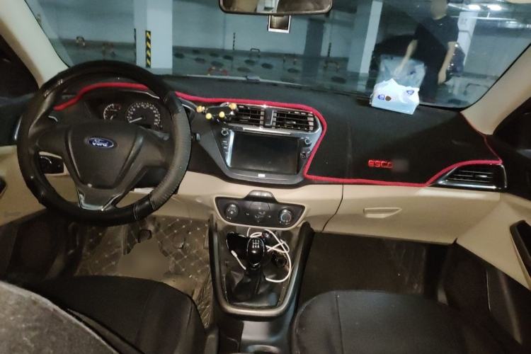 Used Ford Escort 2015 1.5L Manual Comfort Model Center Console