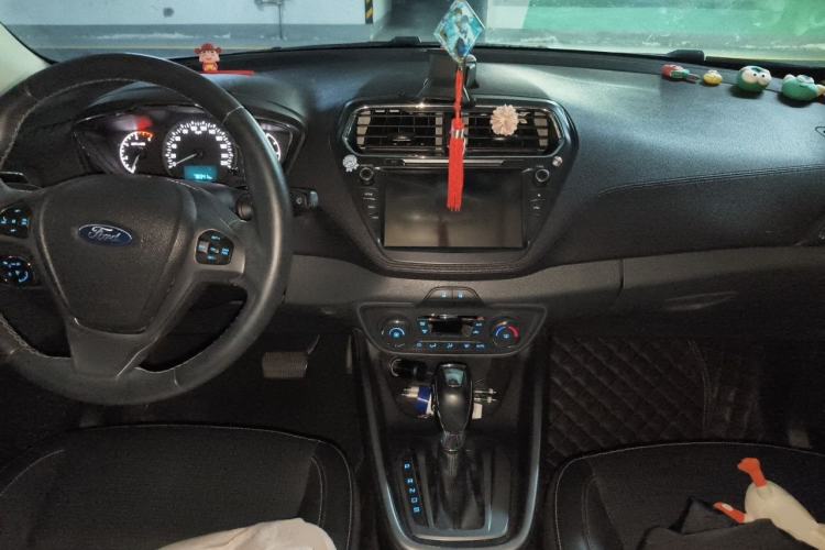 Used Ford Escort 2015 1.5L Automatic Fashion Model Center Console