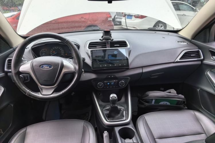 Used Ford Escort 2015 1.5L Manual Fashion Edition Center Console