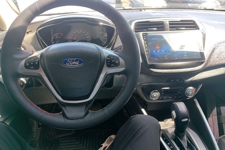 Used Ford Escort 2015 1.5L Automatic Fashion Model Center Console