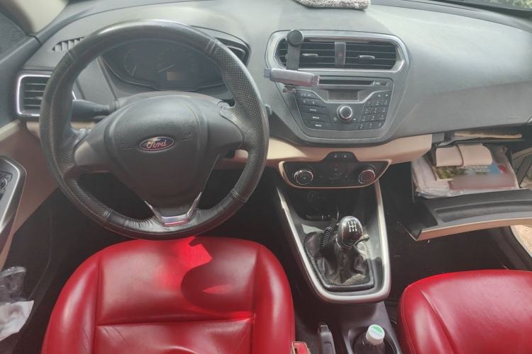 Used Ford Escort 2015 1.5L Manual Comfort Model Center Console