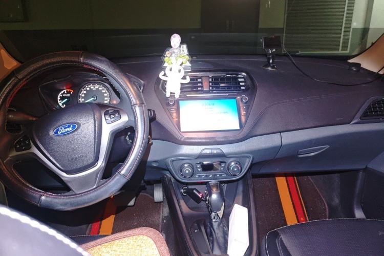 Used Ford Escort 2015 1.5L Automatic Fashion Model Center Console